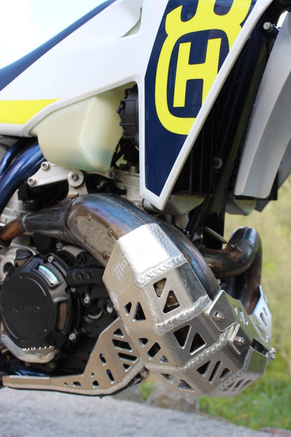 CUBRE CÁRTER CON PROTECCIÓN DE BUFANDA PARA KTM-HUSQVARNA-GASGAS TPI 2020-2023